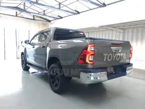 Toyota Hilux 2022 Gray