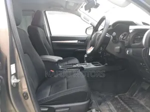 Toyota Hilux 2022 Gray