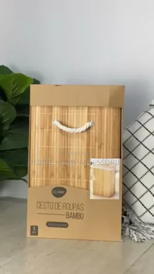 Natural Bamboo Laundry Hamper With a Lid and Rope Handles.