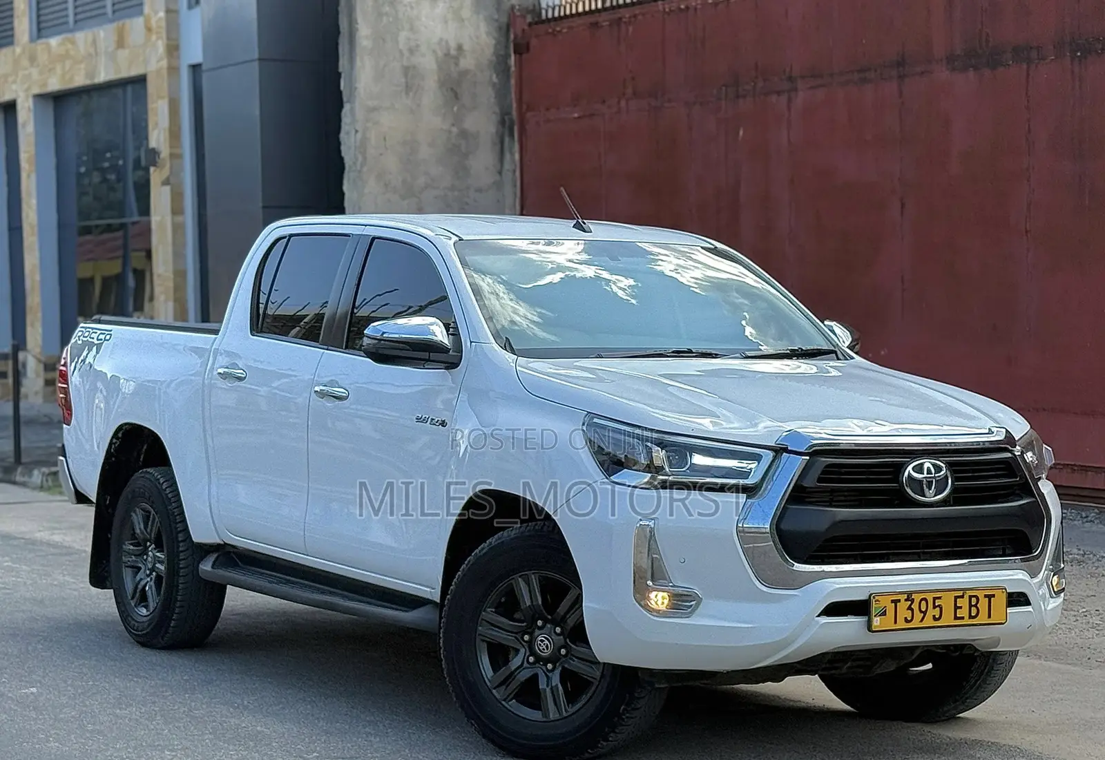Toyota Hilux 2021 White