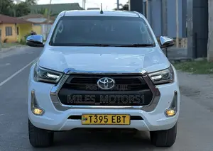 Toyota Hilux 2021 White
