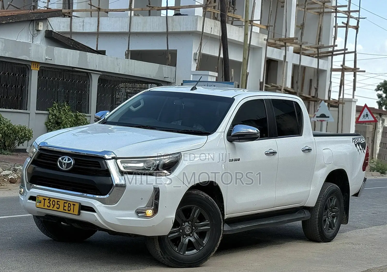 Toyota Hilux 2021 White