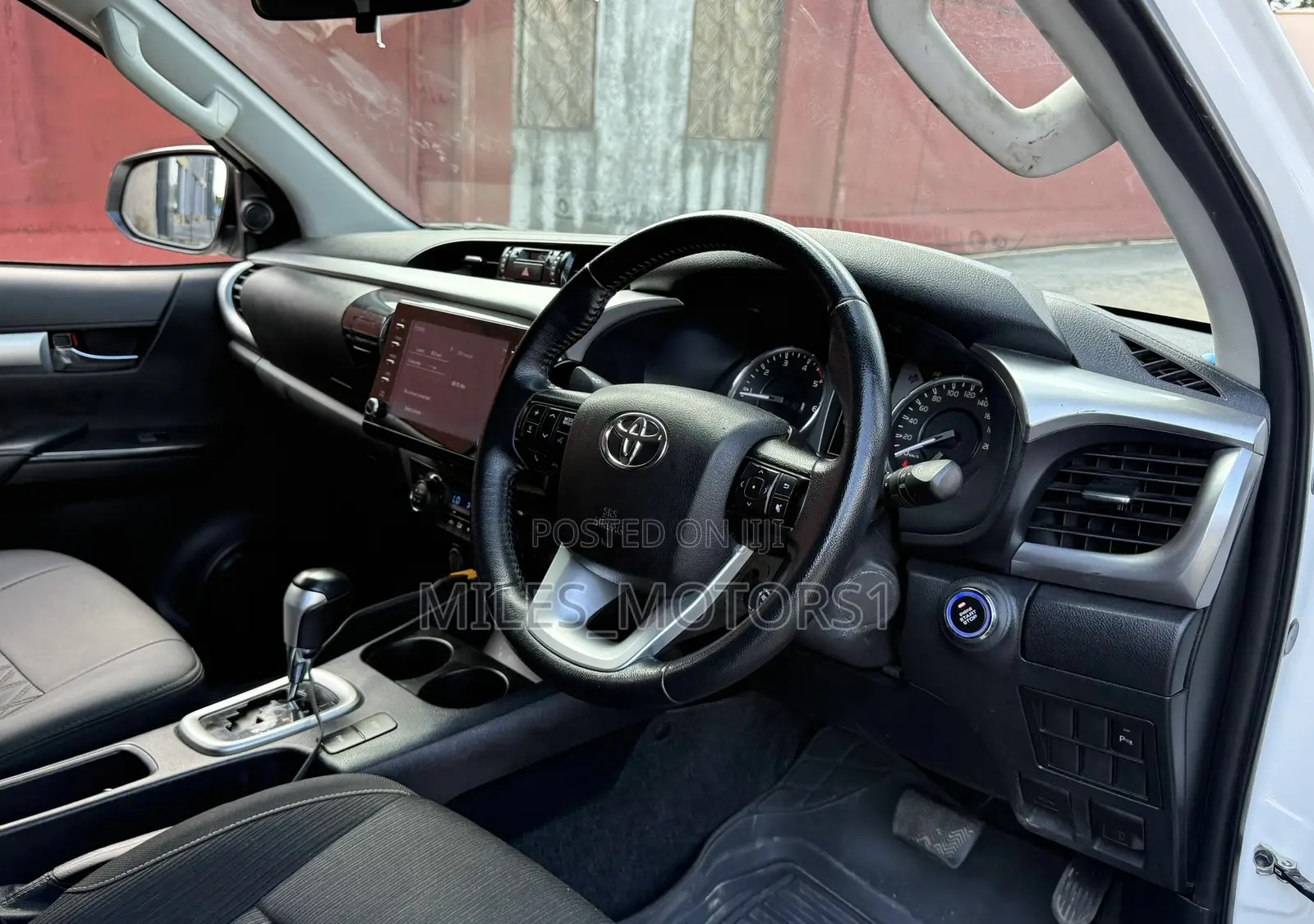 Toyota Hilux 2021 White