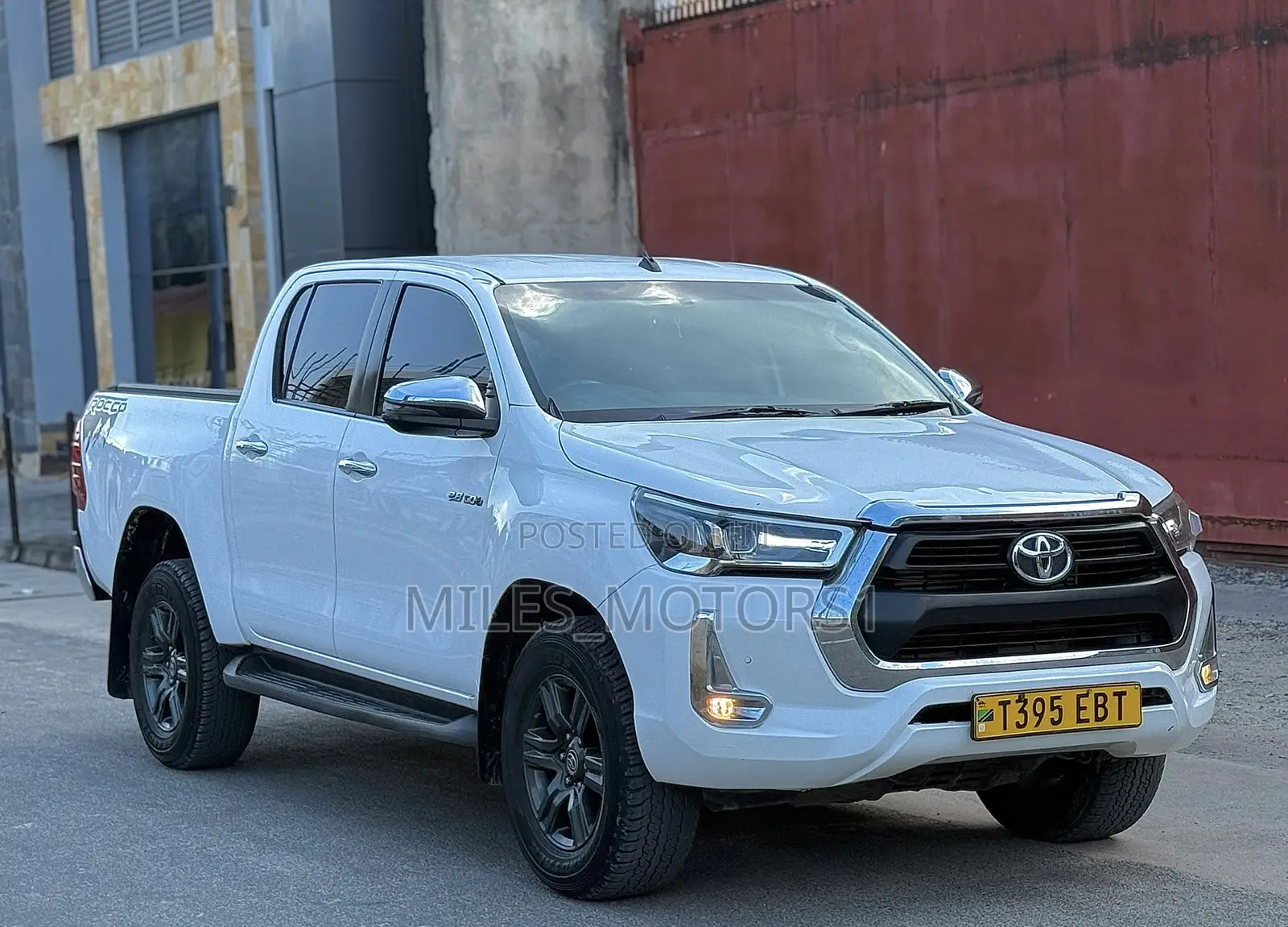 Toyota Hilux 2021 White