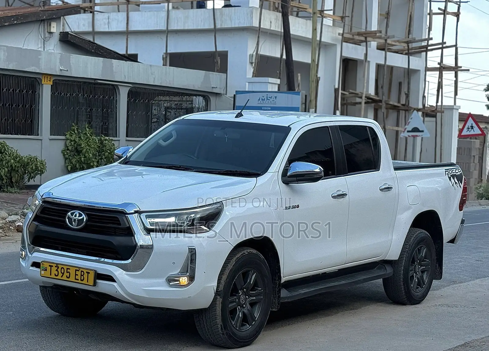 Toyota Hilux 2021 White