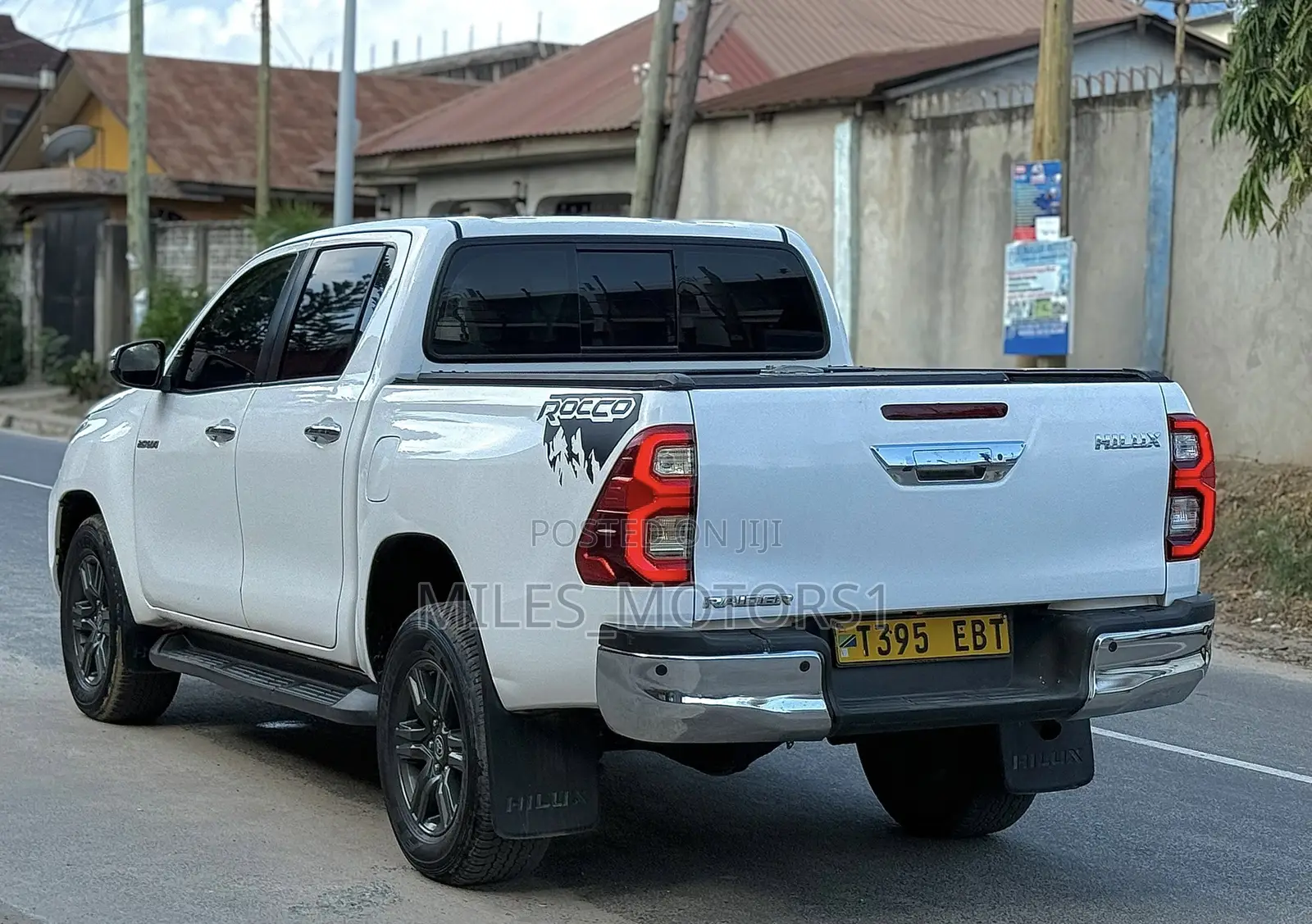 Toyota Hilux 2021 White