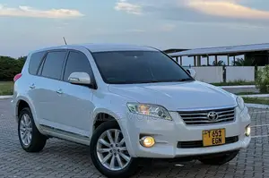 Toyota Vanguard 2012 White