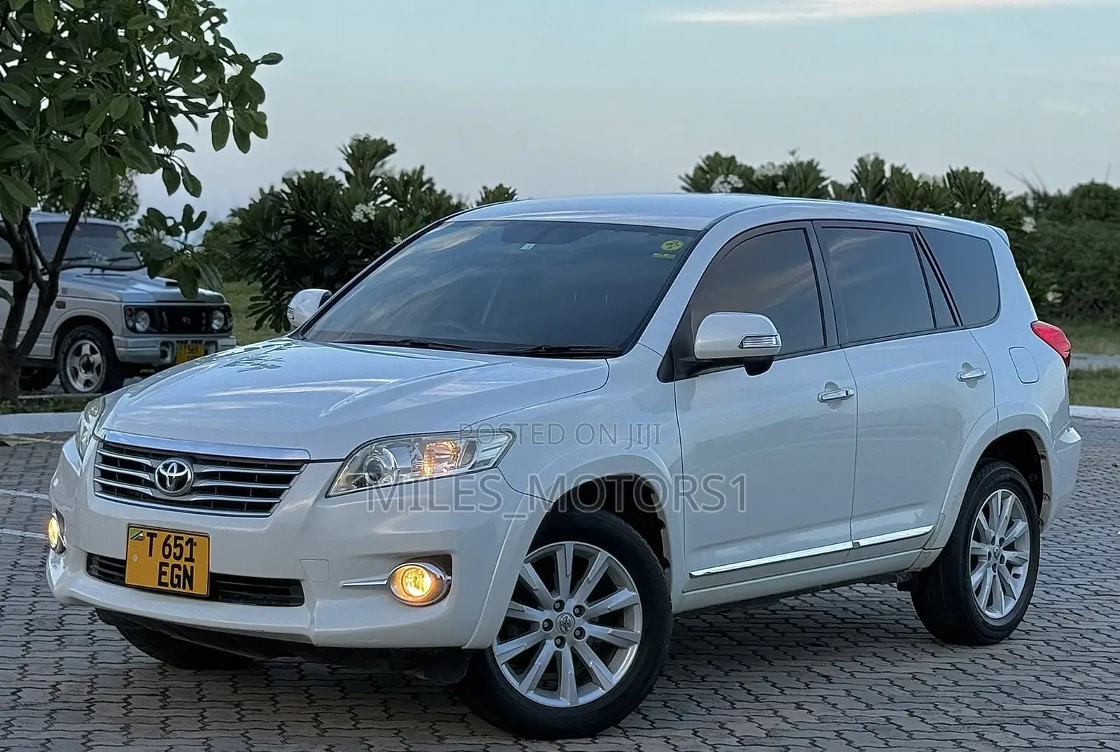 Toyota Vanguard 2012 White