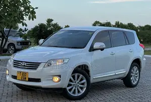 Toyota Vanguard 2012 White