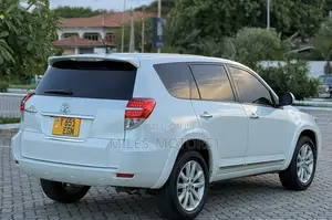 Toyota Vanguard 2012 White