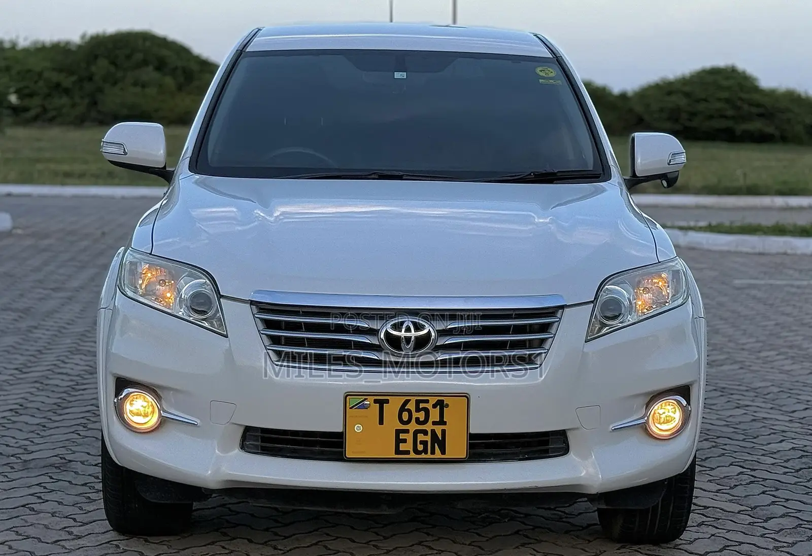 Toyota Vanguard 2012 White