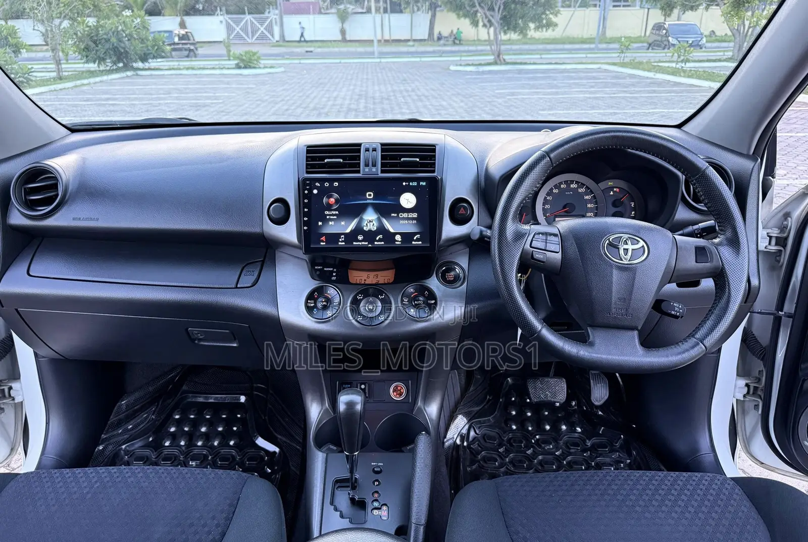 Toyota Vanguard 2012 White