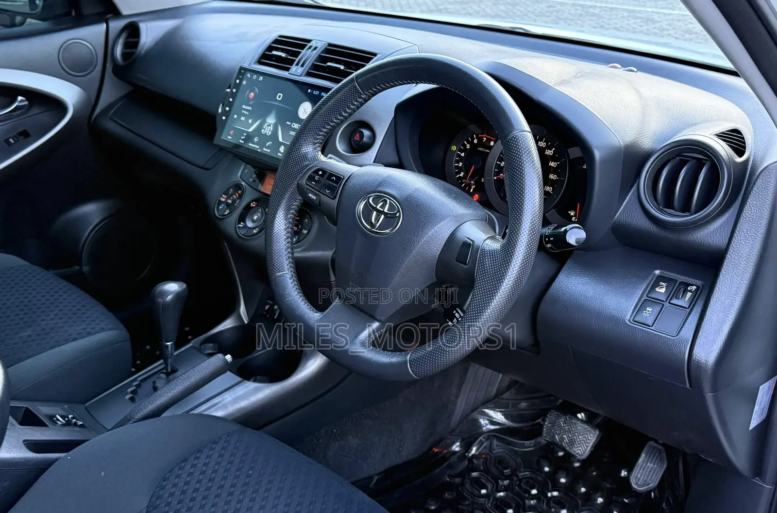 Toyota Vanguard 2012 White