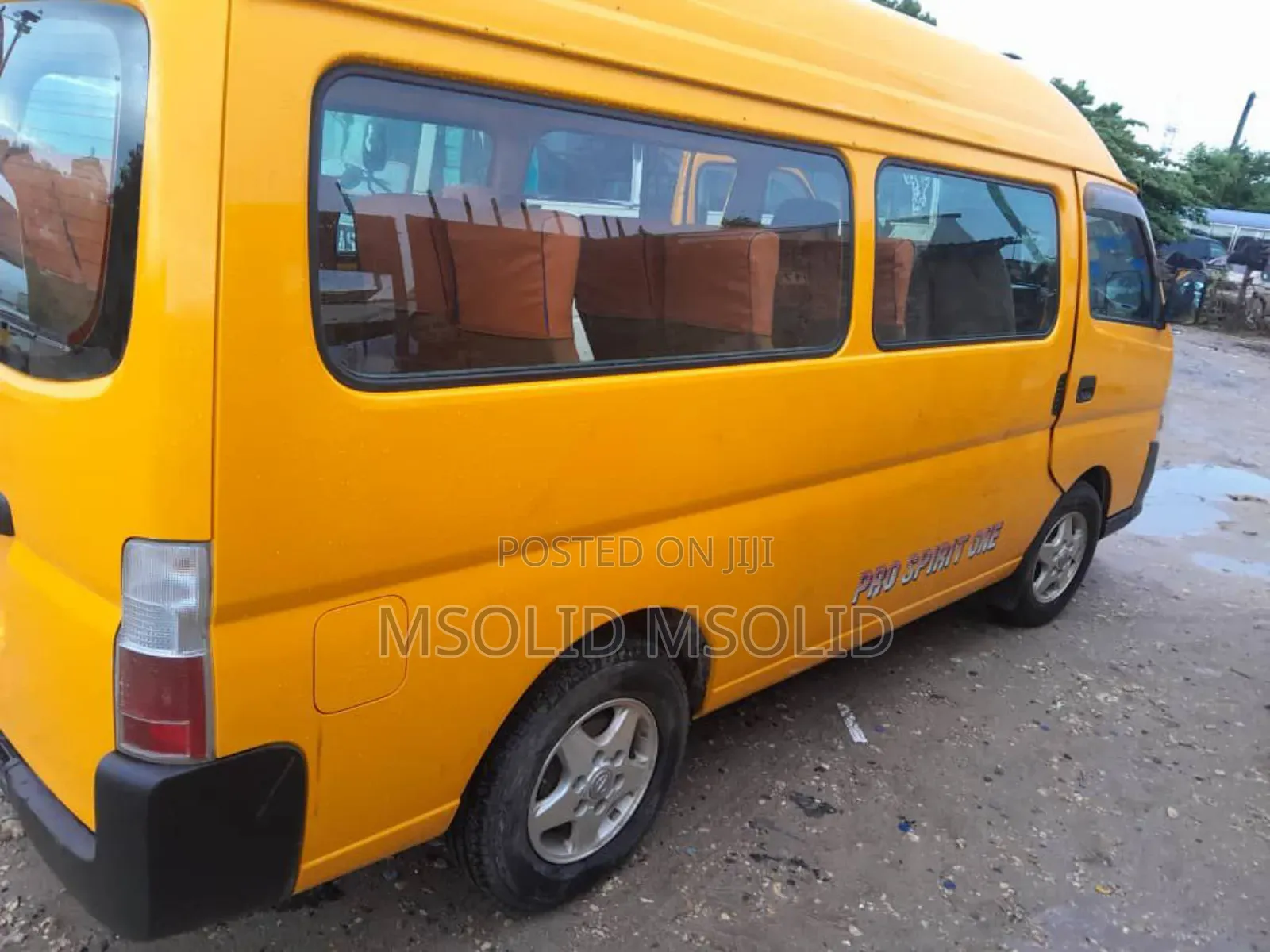 Nissan Caravan 2005 Yellow