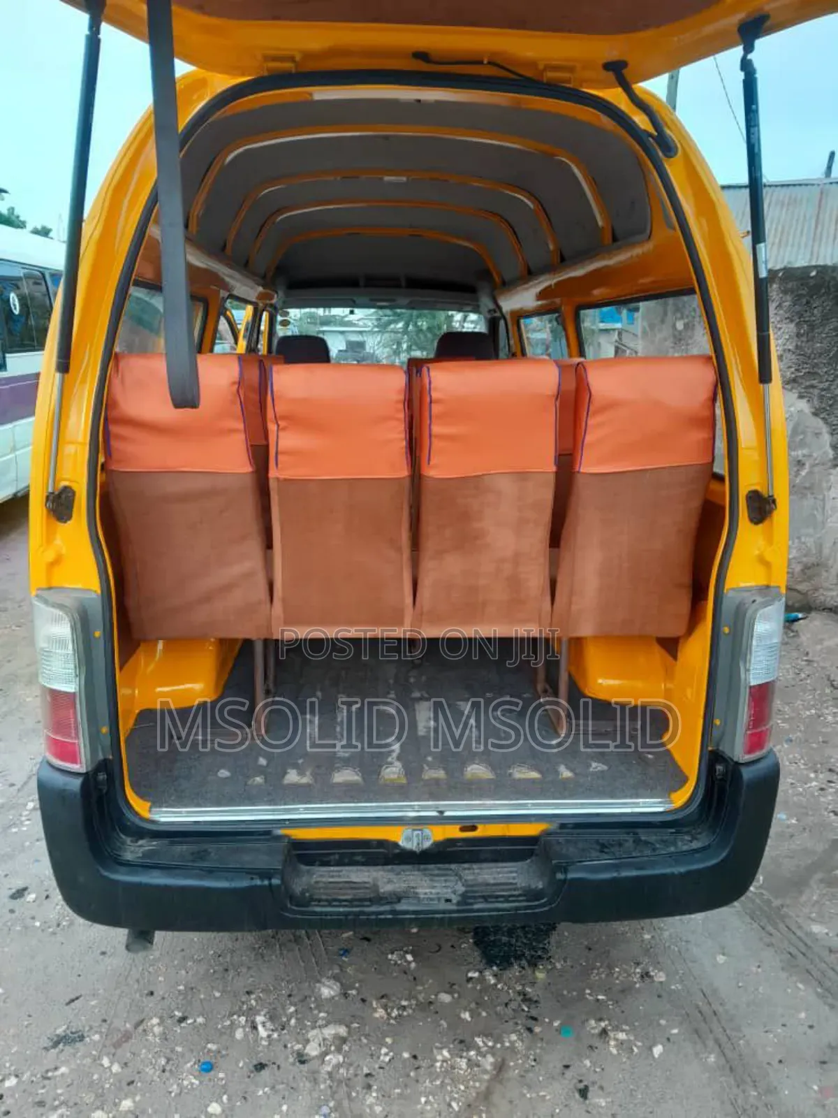 Nissan Caravan 2005 Yellow