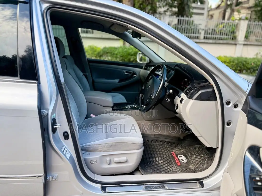 Toyota Crown 2006 Silver