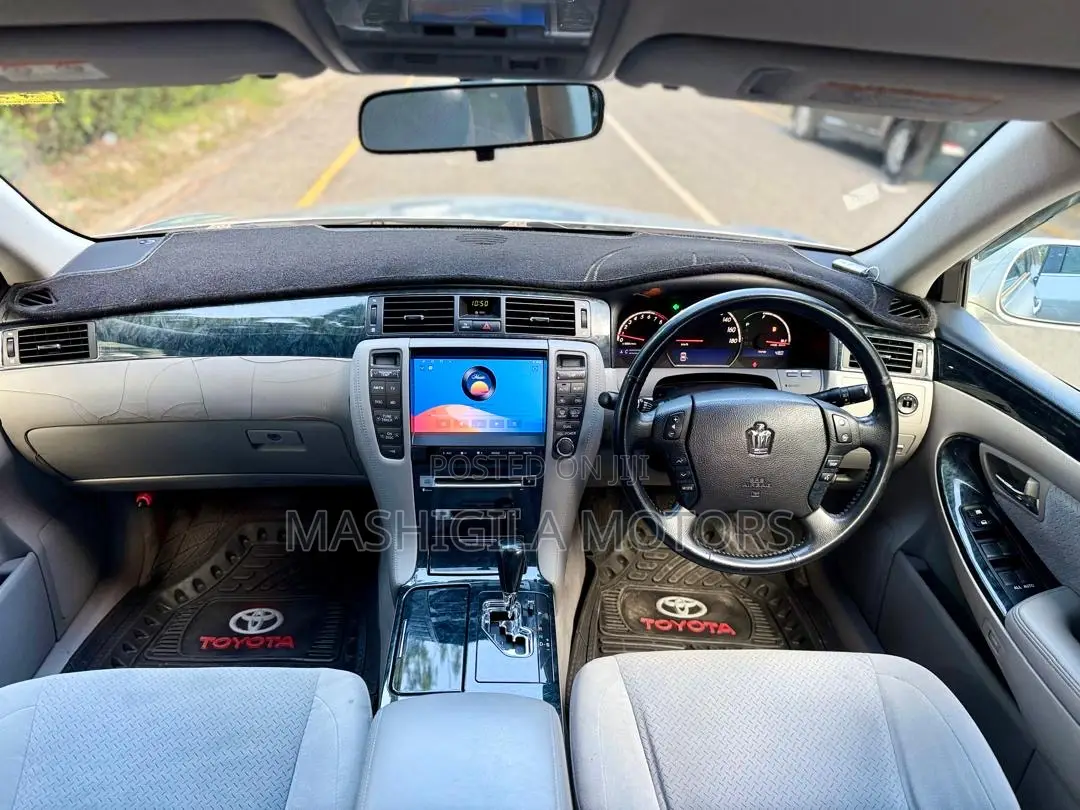 Toyota Crown 2006 Silver