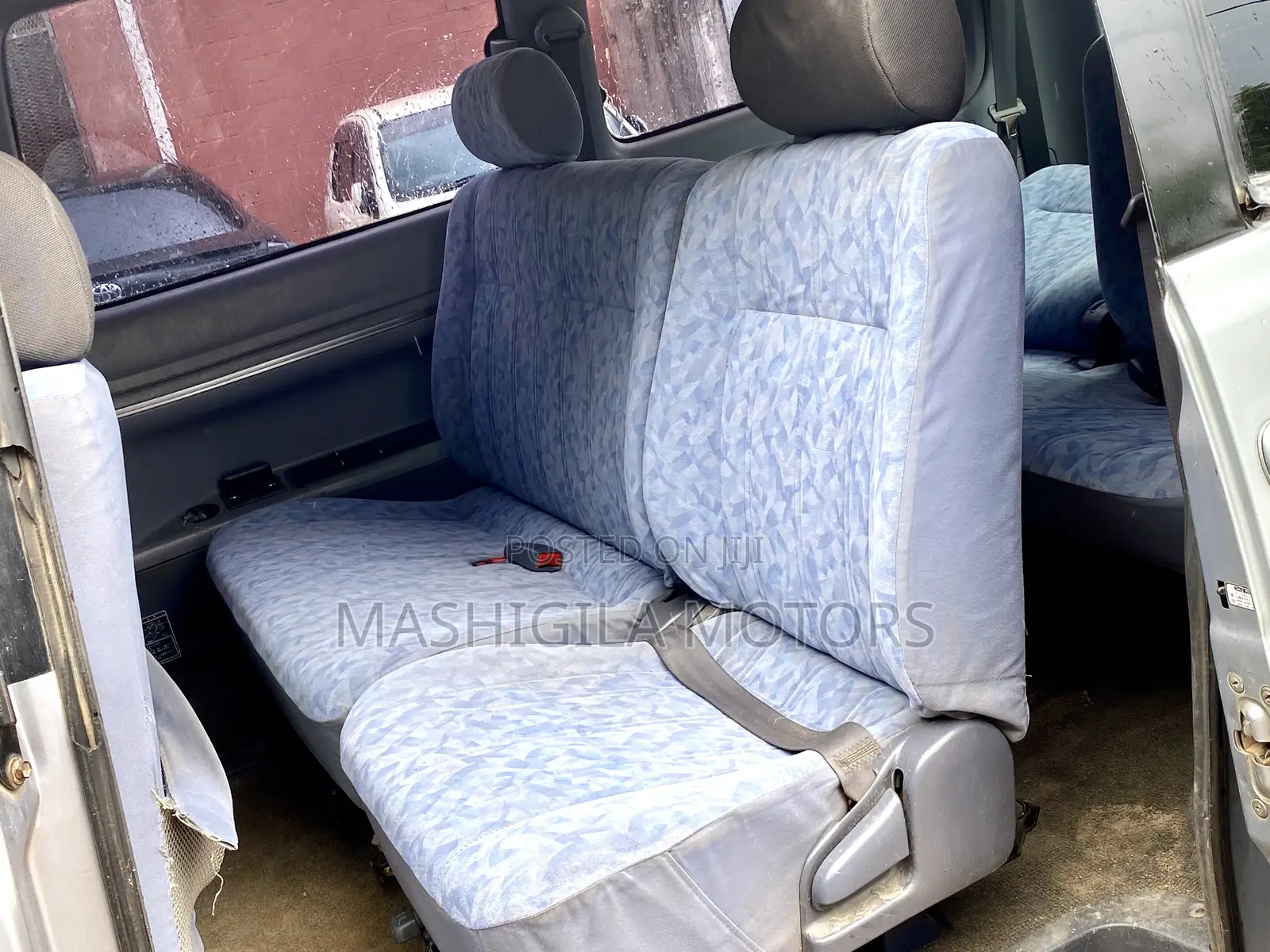 Toyota Noah 2001 Silver