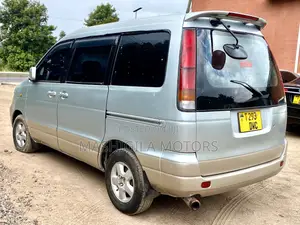 Toyota Noah 2001 Silver