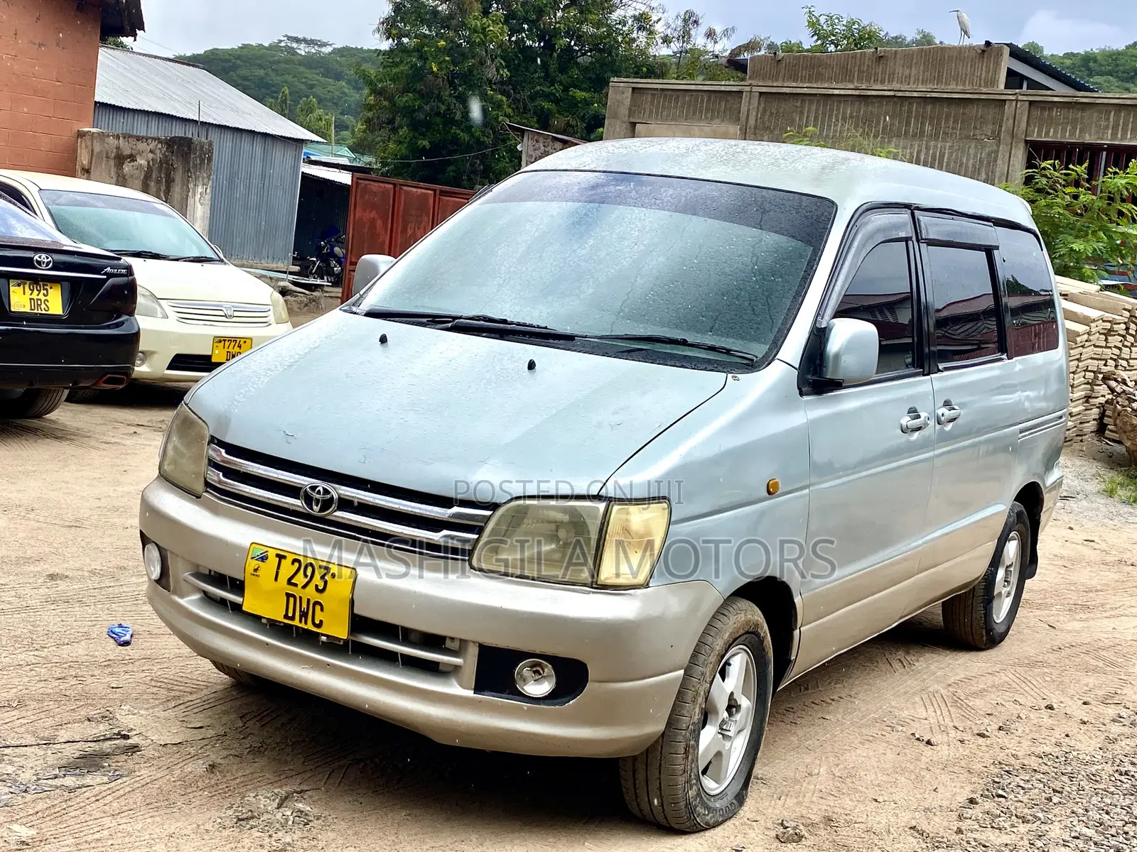 Toyota Noah 2001 Silver