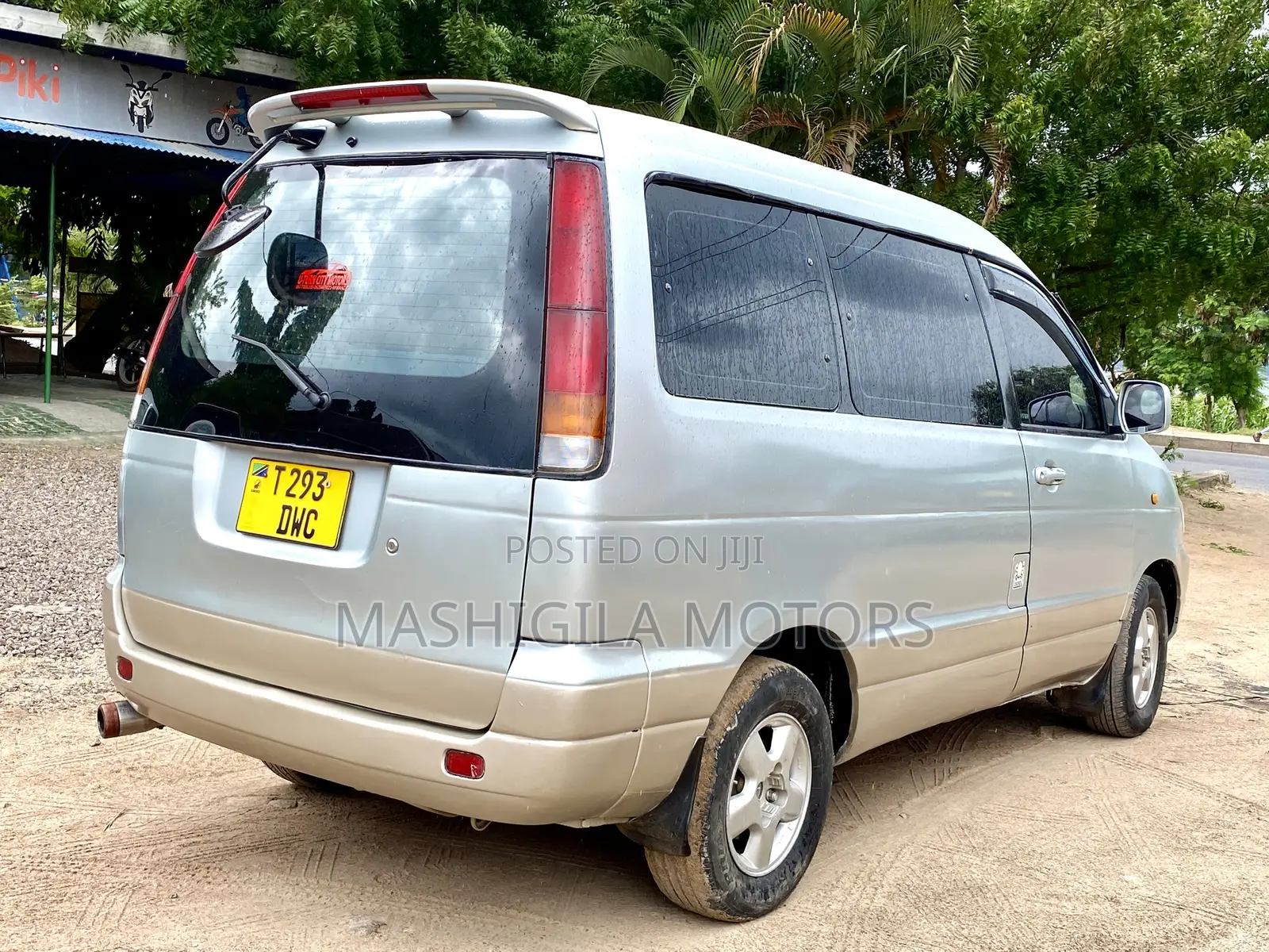 Toyota Noah 2001 Silver