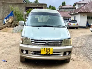 Toyota Noah 2001 Silver