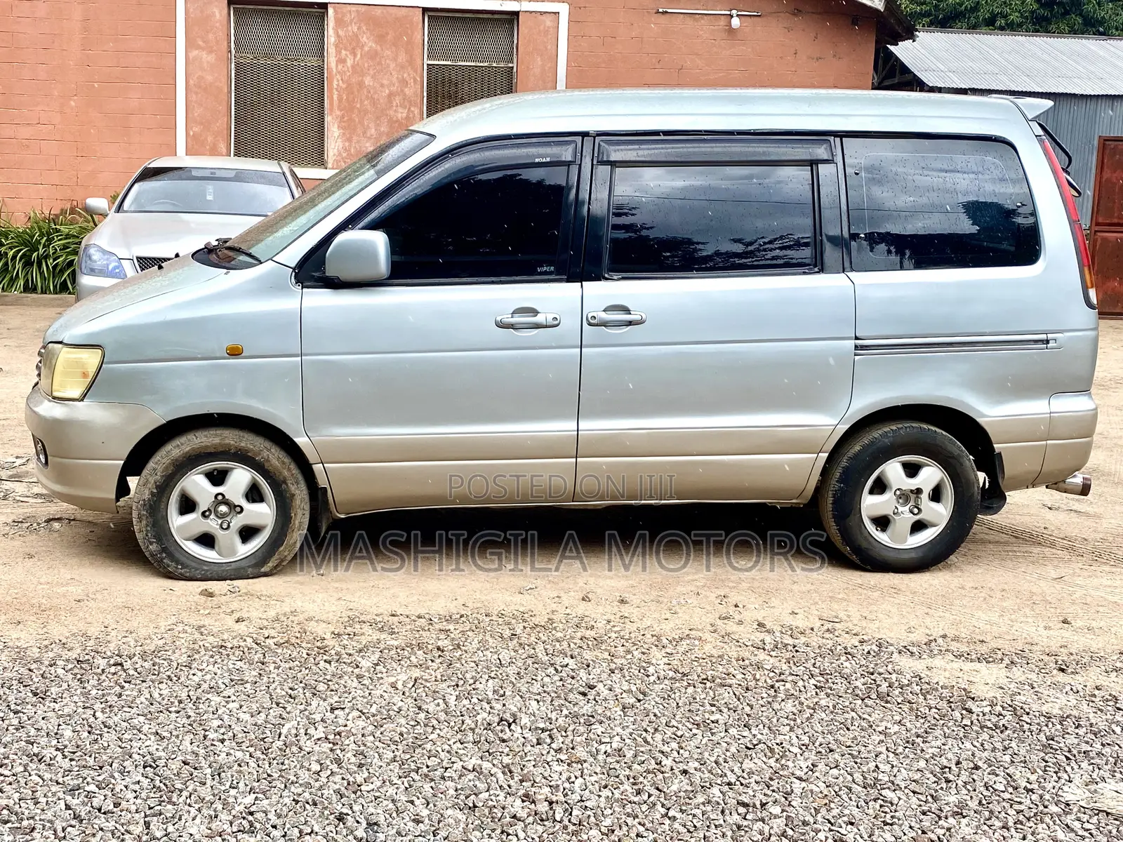 Toyota Noah 2001 Silver