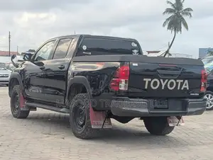 Toyota Hilux Rogue 4x4 2019 Black