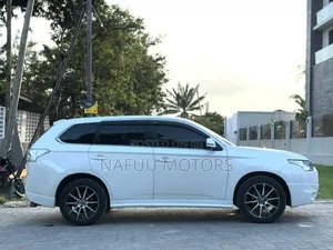 Mitsubishi Outlander 2013 White
