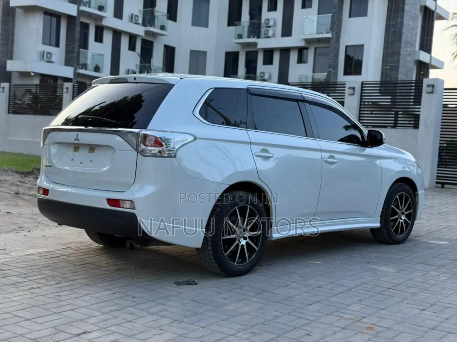 Mitsubishi Outlander 2013 White
