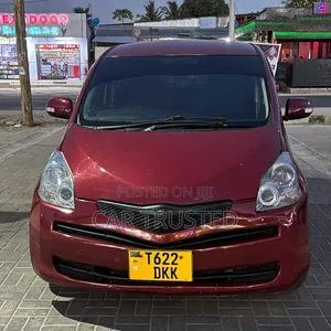 Toyota Ractis 1.3 FWD 2007 Red