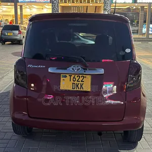 Toyota Ractis 1.3 FWD 2007 Red