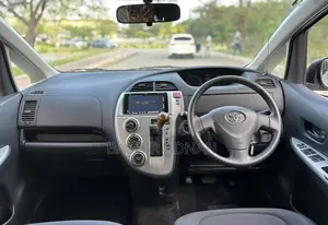 Toyota Ractis 1.3 FWD 2008 Silver