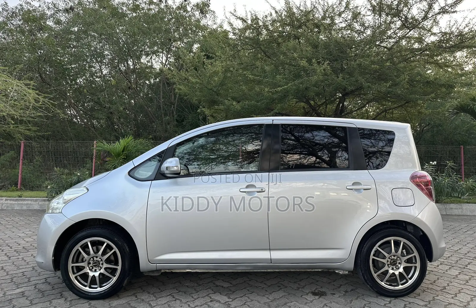 Toyota Ractis 2008 Silver