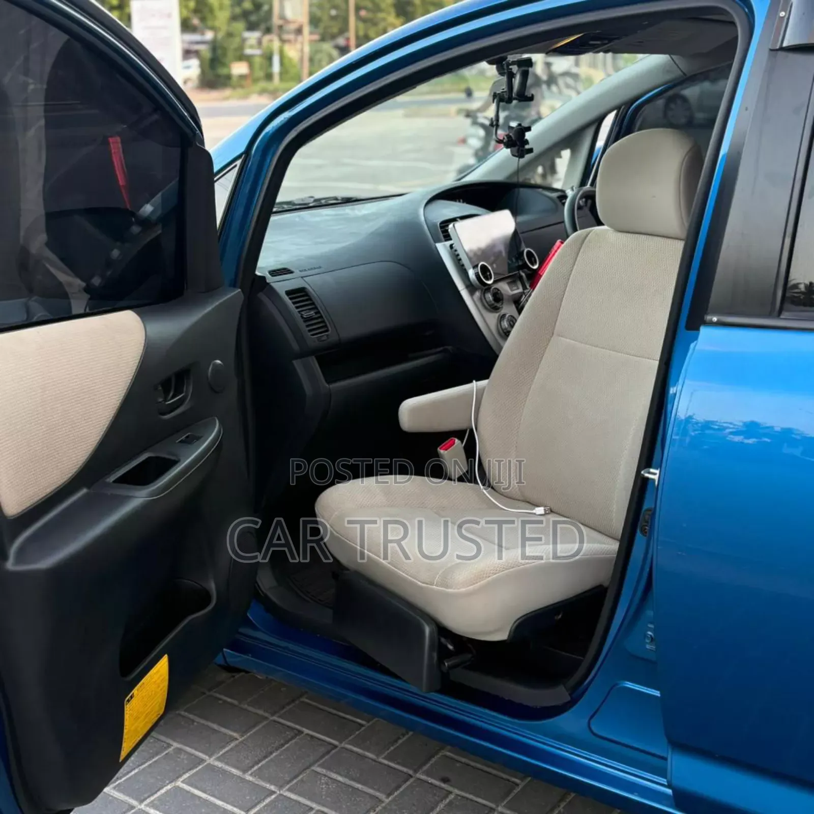 Toyota Ractis 1.3 FWD 2009 Blue