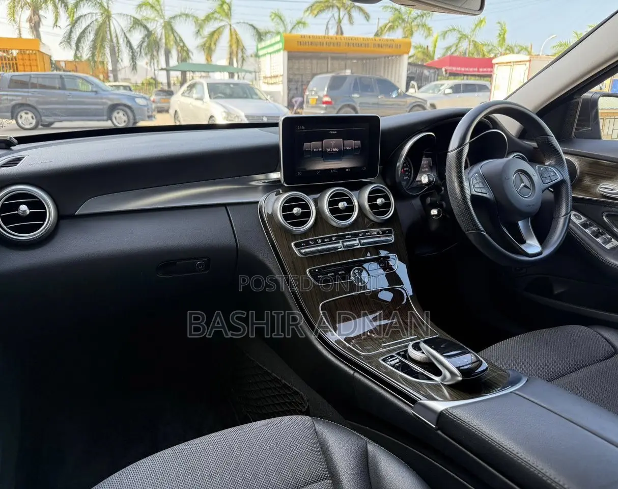 Mercedes-Benz C200 2015 Brown