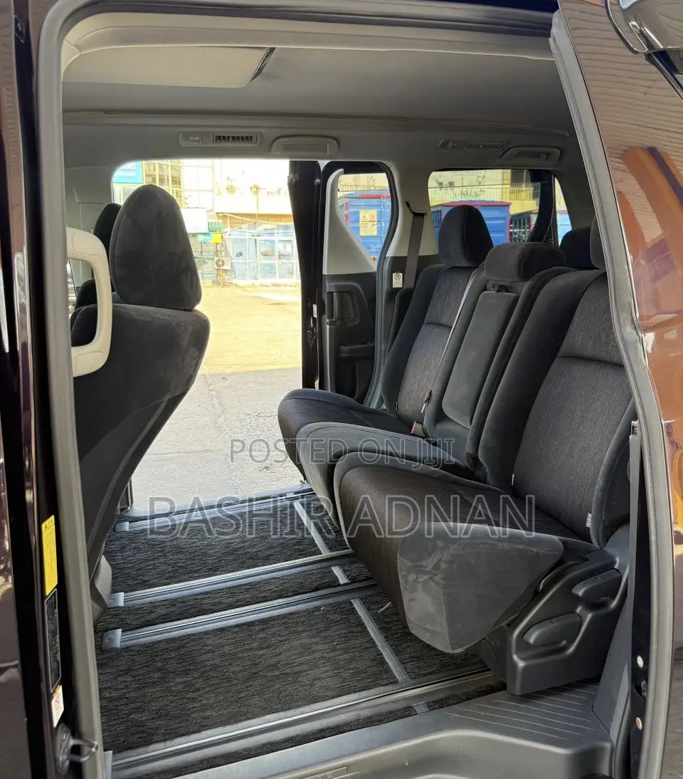 Toyota Vellfire 2009 Maroon