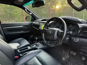Toyota Hilux 2023 Black