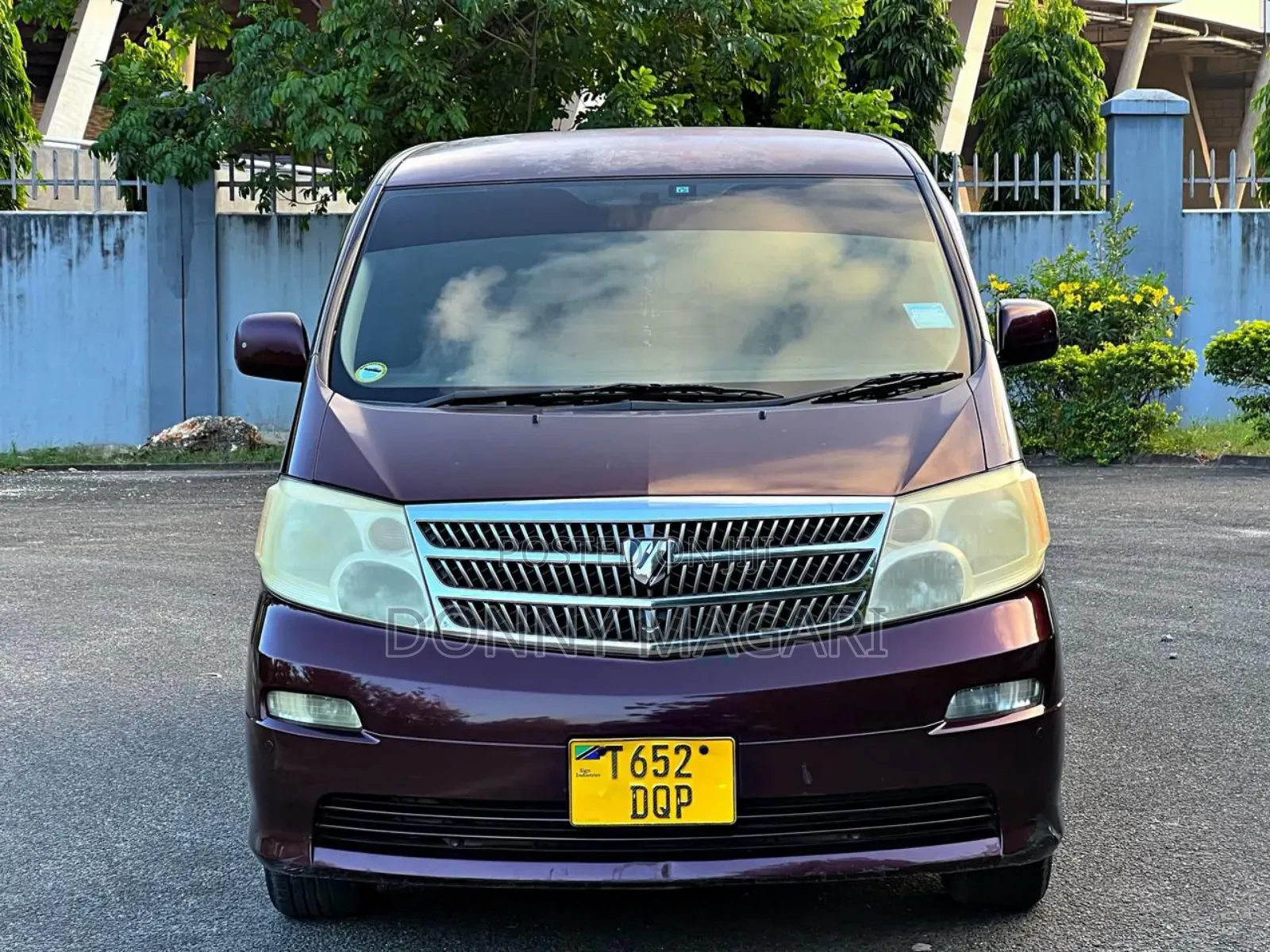 Toyota Alphard 2.4 Petrol AWD 2004 Maroon
