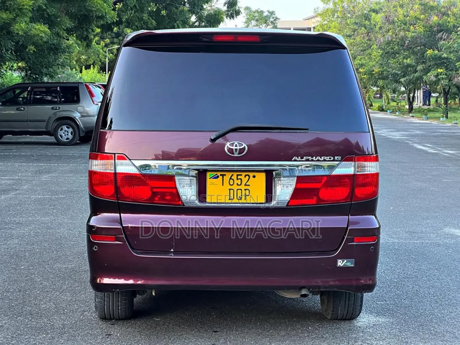 Toyota Alphard 2.4 Petrol AWD 2004 Maroon