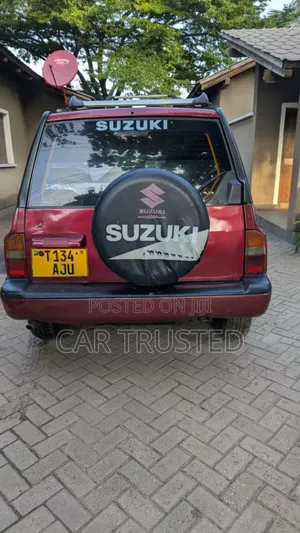 Suzuki Escudo 2000 Maroon