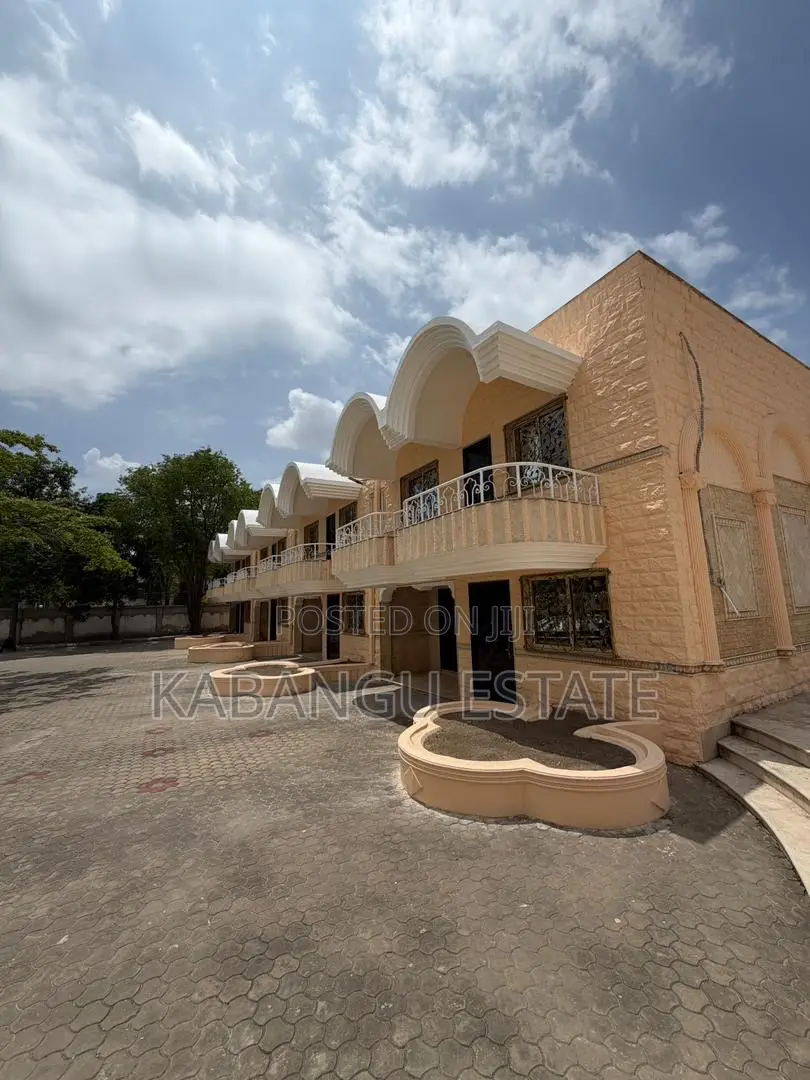 4bdrm Villa in Masaki for rent