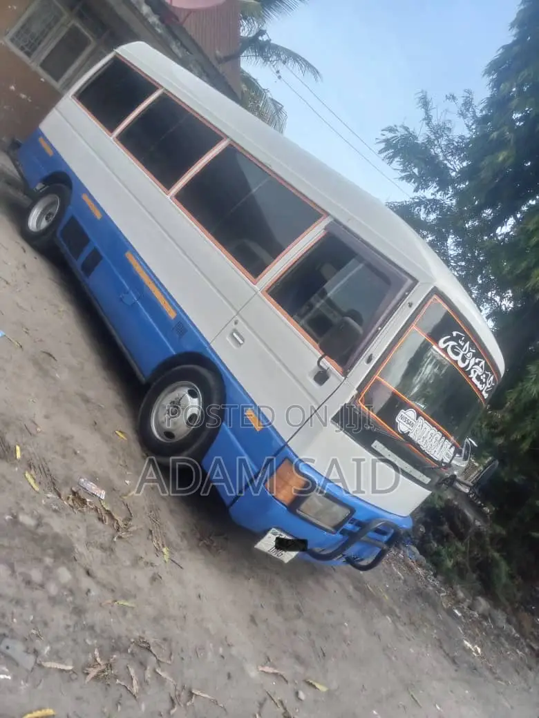 Nissan Civilian 2000 Beige
