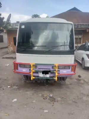Nissan Civilian 2000 Beige