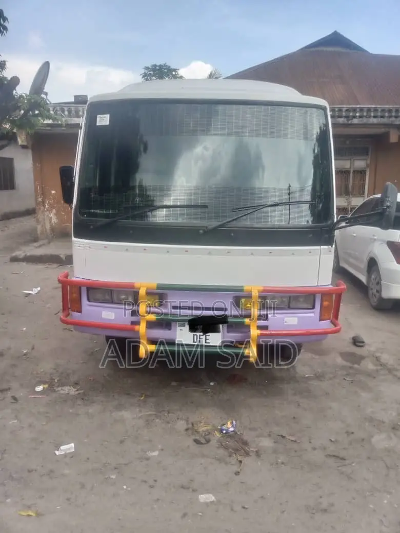Nissan Civilian 2000 Beige