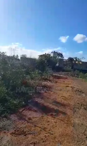 Kiwanja Kizuri Kinauzwa Skuli Tunguu Zanzibar