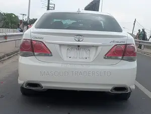 Toyota Crown 2010 White