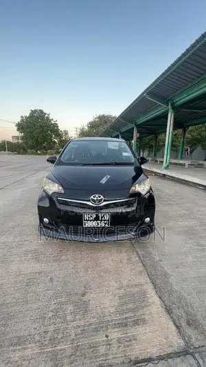 Toyota Ractis 1.3 FWD 2012 Black