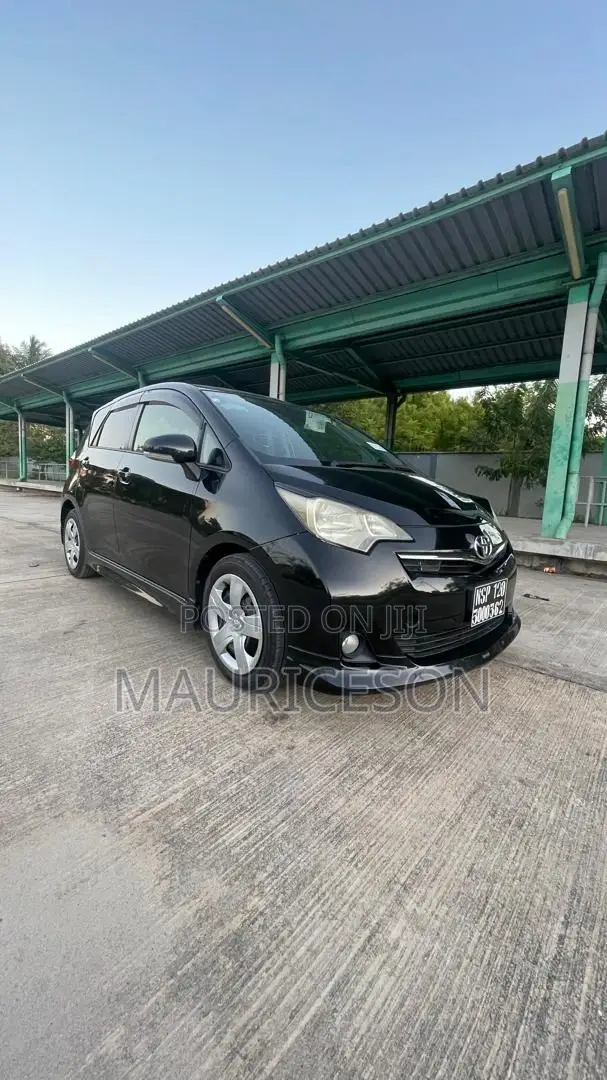 Toyota Ractis 1.3 FWD 2012 Black