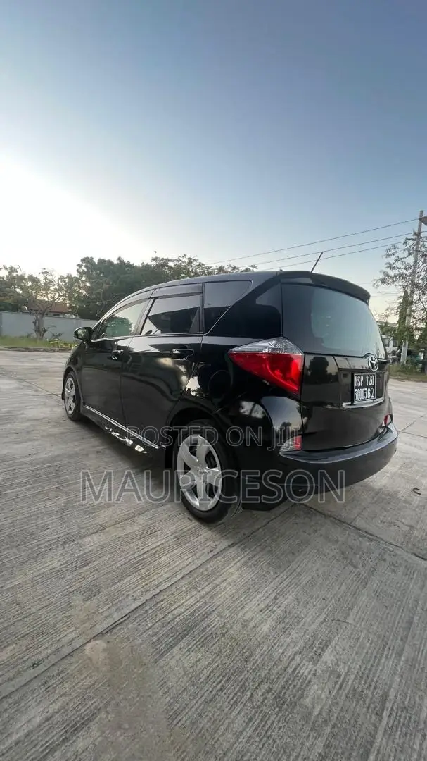Toyota Ractis 1.3 FWD 2012 Black